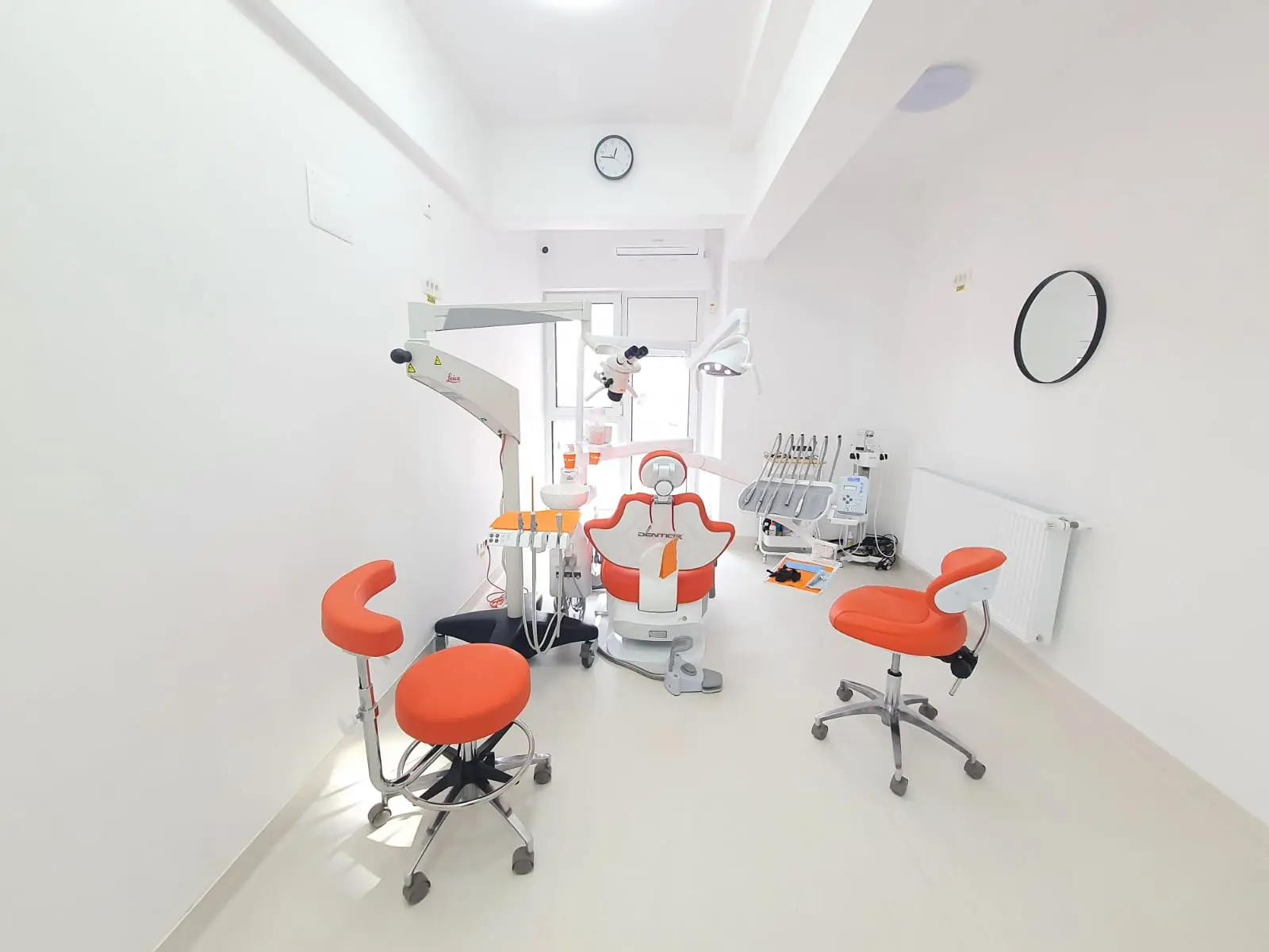 Holul si cabinetele clinicii stomatologice din Prelungirea Ghencea